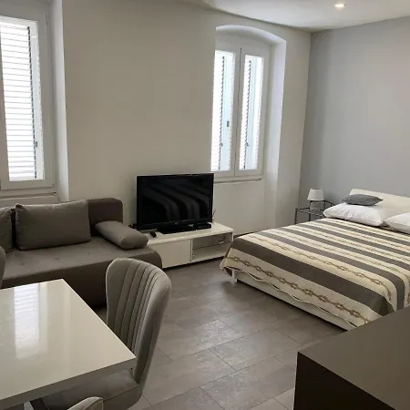 Zara City Apartments * זאדאר