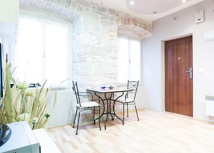 Zara City Apartments דירה