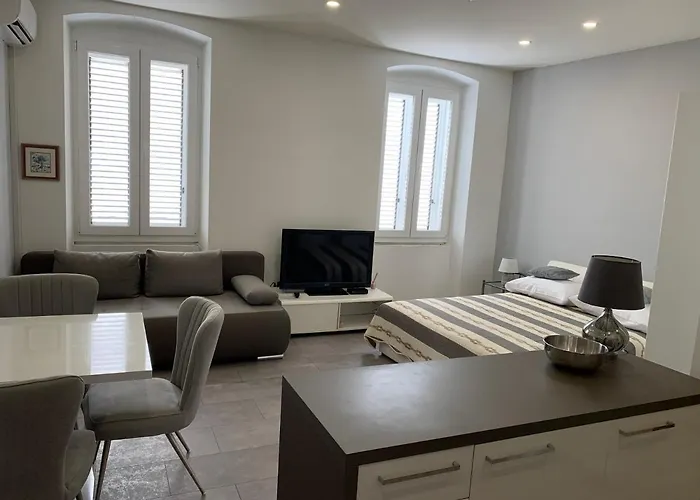 Zara City Apartments זאדאר