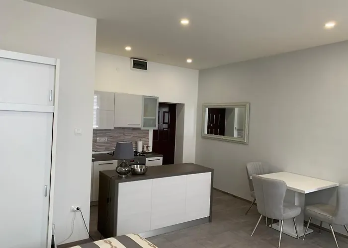 Zara City Apartments דירה זאדאר