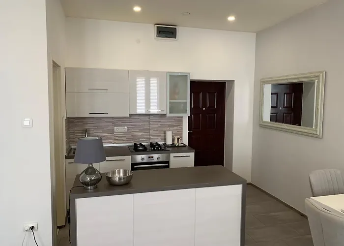 Zara City Apartments דירה